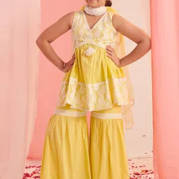 pspeaches Girls Floral Embroidered Regular Kurta with Sharara & With Dupatta-image-24