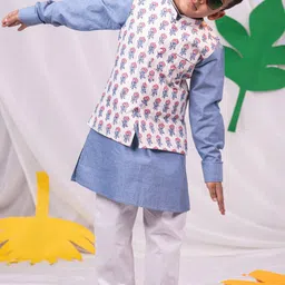 VASTRAMAY Boys Regular Kurta & Pyjamas With Printed Nehru Jacket-15