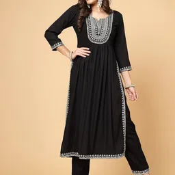 Pistaa Ethnic Motifs Yoke Design High Slit Thread Work Kurta With Trousers-10