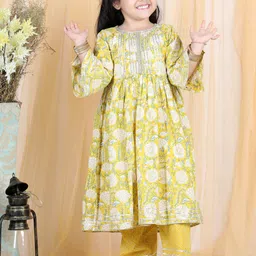 LIL PITAARA Girls Yellow Ethnic Motifs Printed Pleated Gotta Patti Pure Cotton Kurta with Churidar & With-image-42