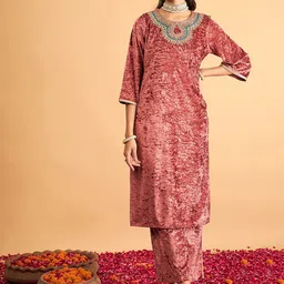Shae by SASSAFRAS Ethnic Motifs Yoke Design Thread Work Velvet Kurta-image-69