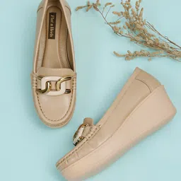 Flat n Heels Closed Back Wedge Pumps-32