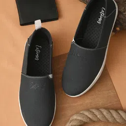 EXTRIMOS Men Grey Printed Slip-On Sneakers-image-2