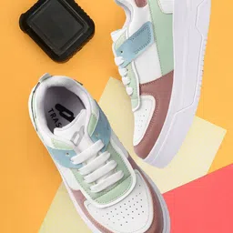 TRASE Women White Colourblocked Lace-Up Sneakers-9