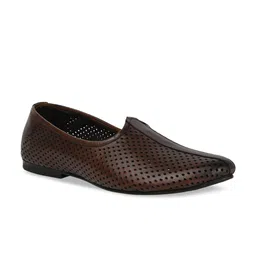 Regal Men Textured Leather Lightweight Mojaris-image-26