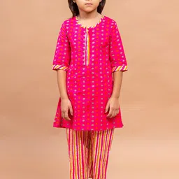 Sangria Girls Floral Printed Pure Cotton Straight Kurta With Trousers-27