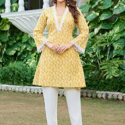 VIBE VISION Women Floral Printed Regular Kurta with Trousers-picture-15