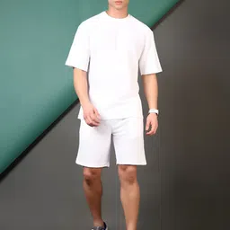 LIMEROAD Men Solid Round Neck Cotton Relaxed Fit T-shirt-image-10