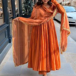 Aaghnya Women Solid Kurta with Trousers & Dupatta-32