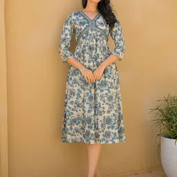 Label Khoj Women Floral Embroidered V-Neck Kurta-picture-19