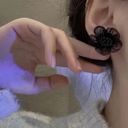 BEYTER Artificial Beaded Floral Shaped Studs image 5