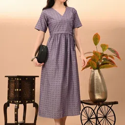 Kairab Women Geometric Flared Sleeves Thread Work Kurta-picture-11