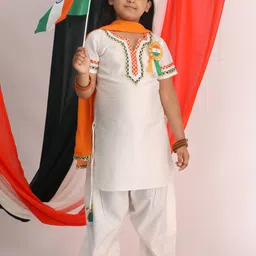 VASTRAMAY Girls White Yoke Design Regular Gotta Patti Kurta & Patiala With Dupatta-image-30