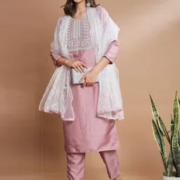 VredeVogel Ethnic Motifs Yoke Design Thread Work Kurta with Trousers & Dupatta-6