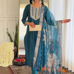 TWINS LADY Floral Yoke Design Thread Work Sweetheart Neck Kurta with Trousers & Dupatta-14