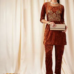 Shae by SASSAFRAS Floral Embroidered Thread Work Velvet Kurti with Trousers-picture-39