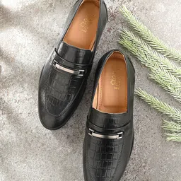 CLOG LONDON Men Textured Leather Formal Loafers-image-97