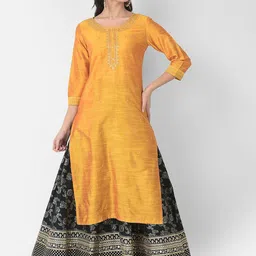 Span Floral Embroidered Round Neck Cotton Silk Straight Kurta-picture-50