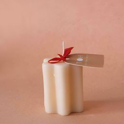 The Orby House White Scented Daisy Pillar Candle-image-34