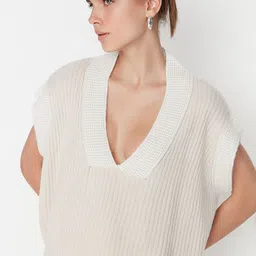 Trendyol Women Grey & White Ribbed Crop Sweater Vest-image-40