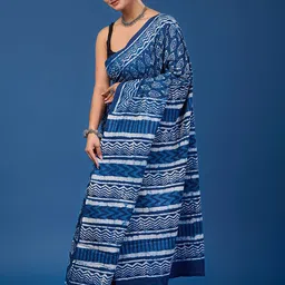 Taavi Ethnic Motifs Block Printed Pure Cotton Dabu Saree image 3