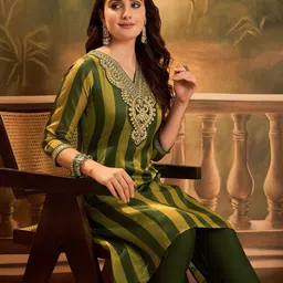 Sangria Women Striped Printed Kurta with Trousers-8