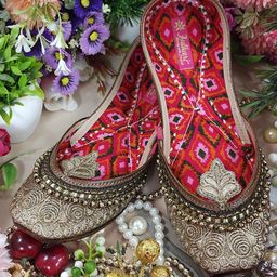 Fulkari Women Embellished Ethnic Mojaris Flats-image-102