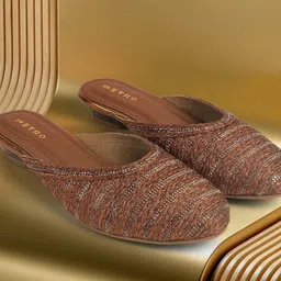 Metro Women Round Toe Mojaris-picture-17