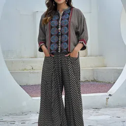 Kaftanize Printed Mandarin Collar Neck Tunic With Palazzo Co-Ords-picture-16