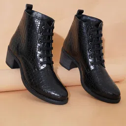 CLOG LONDON Men Textured Winter Boots-73