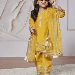 VASTRAMAY Girls Yoke Design Gotta Patti Kurta with Trouser & Dupatta-image-22