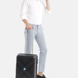 V By Verage Glanza Textured 360-Degree Rotation Hard-Sided Cabin-Sized Trolley Bag 47.04L-4