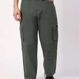 Beyoung Men Relaxed Regular Fit Cargos Trousers-picture-25