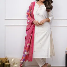 BE IN TEXO FAB Women Floral Embroidered Regular Kurta & Trousers With Printed Dupatta-24