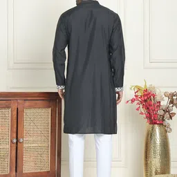 Jompers Men Animal Embroidered Regular Sequinned Kurta with Pyjamas image 4