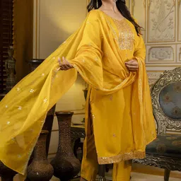 VredeVogel Floral Embroidered Sweetheart Neck Regular Kurta With Trouser With Dupatta-image-58