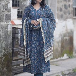 DIVASTRI Women Floral Printed Kurta with Trousers & Dupatta-picture-44
