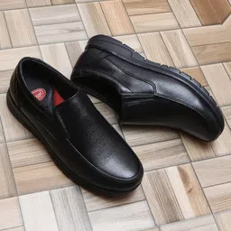 Zoom Shoes Men Textured Leather Loafers-image-46