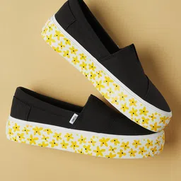 TOMS Women Platforms Printed Lightweight Canvas Contrast Sole Slip-On Sneakers-image-11