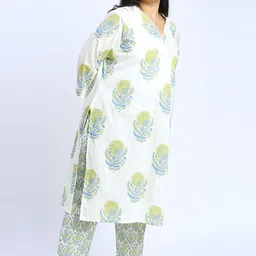 Sizeupp Printed Pure Cotton Plus Size V-Neck Top with Trousers Co-Ords-image-100