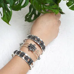 TEEJH Women Set Of 3 Silver-Plated & Black Hanima Stacked Bangle-Style Bracelet-5