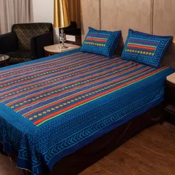 Aura Blue & Red Geometric 144 TC Queen Bedsheet with 2 Pillow Covers-image-82