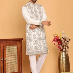 Jompers Men Floral Embroidered Regular Chikankari Kurta with Pyjamas-16