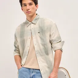 THE BEAR HOUSE Men Relaxed Fit Checked Spread Collar Casual Shirt-picture-6