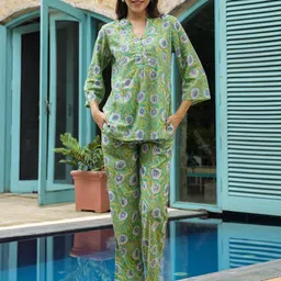 SANSKRUTIHOMES Floral Printed Mandarin Collar Pure Cotton Top With Trousers-picture-19