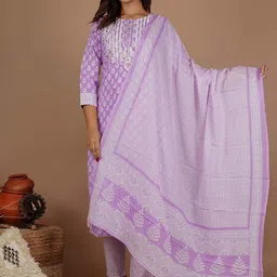 KASHEEDA Floral Printed Thread Work Pure Cotton Kurta with Trousers & With Dupatta-49