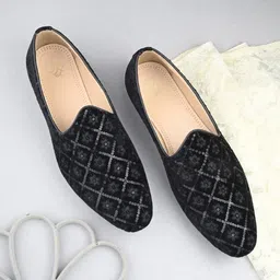 House of Pataudi Men Round Toe Embellished Mojaris-image-27