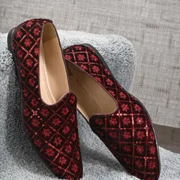 House of Pataudi Men Floral Print & Sequin Embellished Ethnic Mojaris-image-9