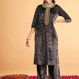 Shae by SASSAFRAS Embroidered Yoke Design Round Neck Velvet Kurta-image-98