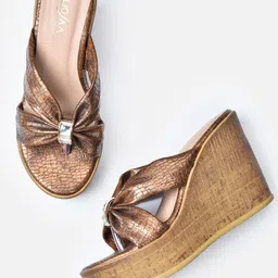 VALIOSAA Copper-Toned Printed Party Wedge Sandals-33